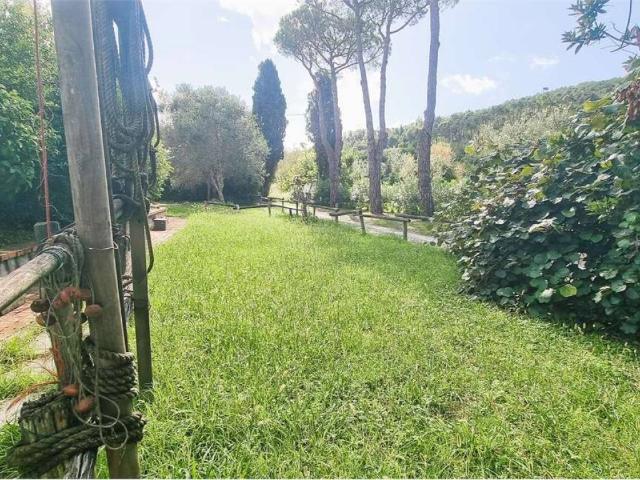 Villa Schiera in vendita a Ameglia, Liguria