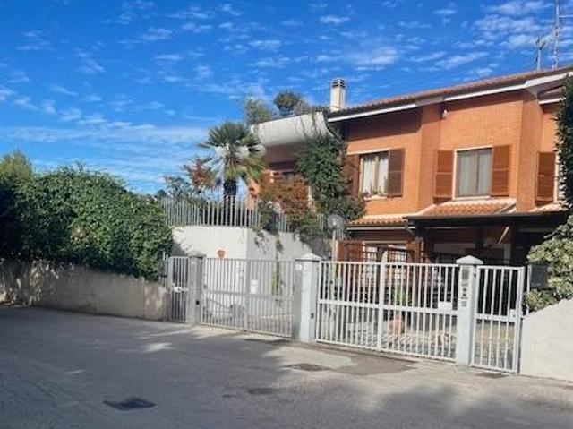 Villa Schiera in vendita a Montemarino, Marche