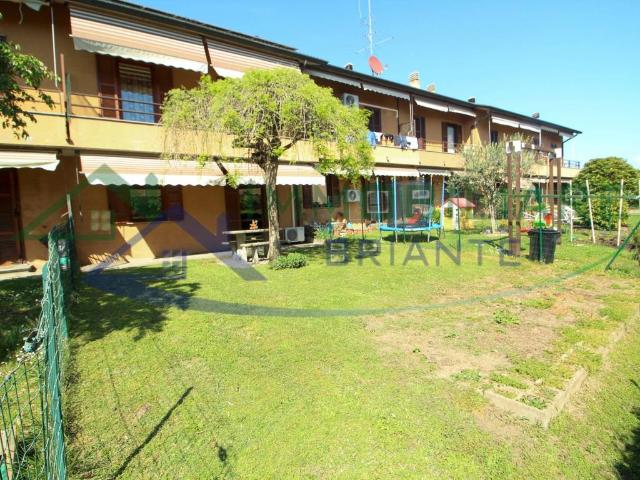 Villa Schiera in vendita a Angera, Lombardia