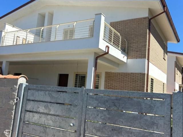 Villa Schiera in vendita a Lido di Enea, Roma Capitale