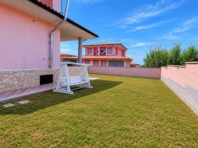 Villa Schiera in vendita a Anzio Colonia, Roma Capitale