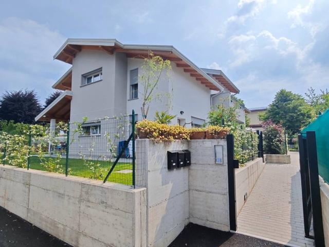 Villa Schiera in vendita a Cascina Cantirèe, Appiano Gentile