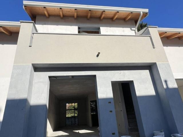 Villa Schiera in vendita a Cascina Caldara, Appiano Gentile