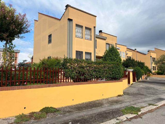 Villa Schiera in vendita a Aprilia, Latina