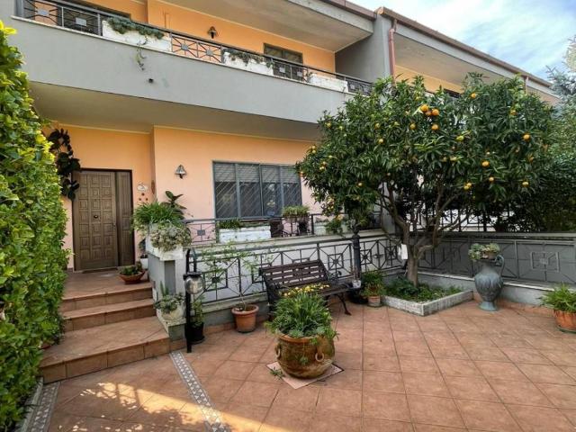 Villa Schiera in vendita a Aprilia, Lazio