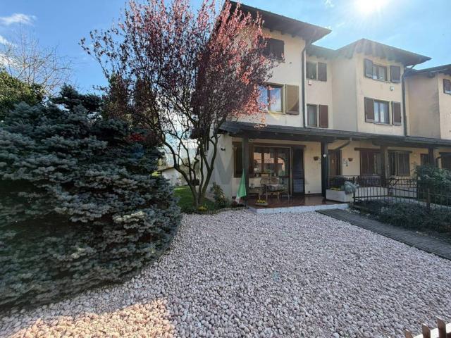 Villa Schiera in vendita a Brenno Useria, Arcisate