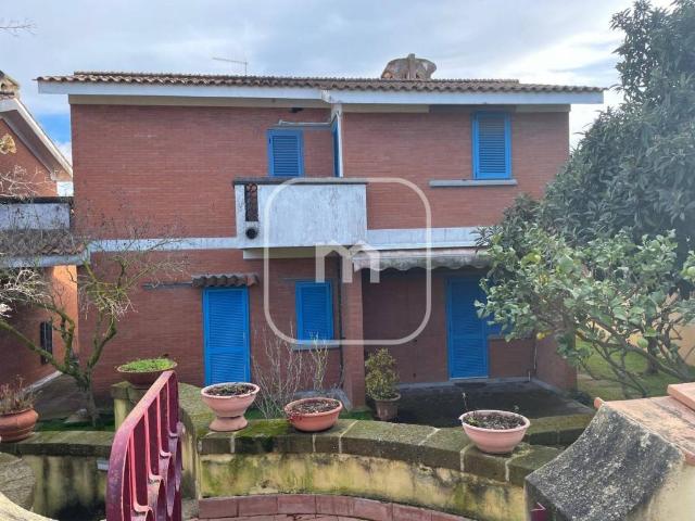 Villa Schiera in vendita a Marina di Tor San Lorenzo, Roma Capitale