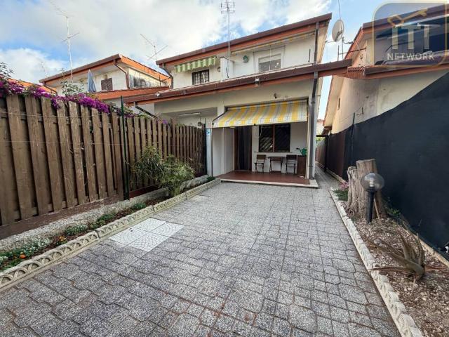 Villa Schiera in vendita a Roma Capitale, Lazio