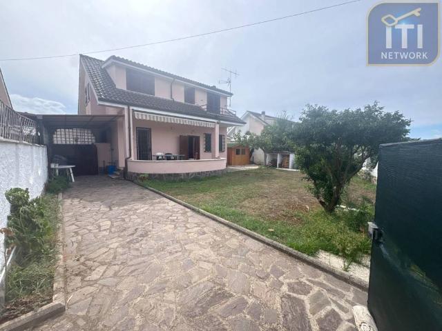 Villa Indipendente in vendita a Nuova Florida, Ardea