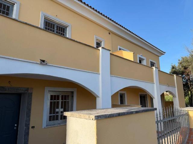 Villa Schiera in vendita a Centro Regina, Ardea