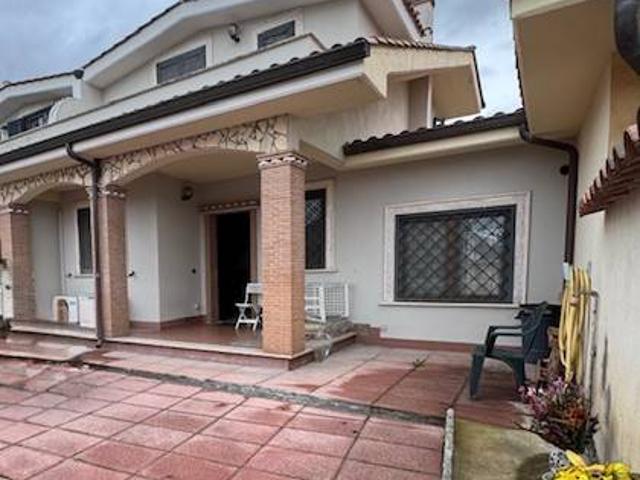 Villa Schiera in vendita a Nuova Florida, Roma Capitale