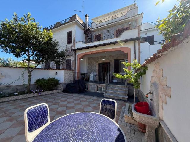 Villa Indipendente in vendita a Roma Capitale, Lazio