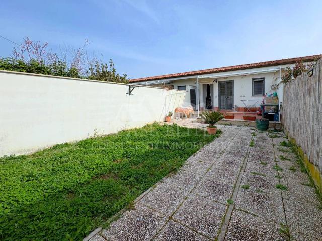 Villa Schiera in vendita a Marina di Tor San Lorenzo, Roma Capitale