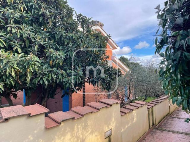 Villa Schiera in vendita a Marina di Tor San Lorenzo, Roma Capitale