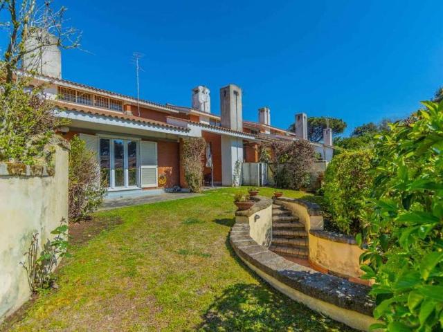 Villa Schiera in vendita a Marina di Tor San Lorenzo, Roma Capitale