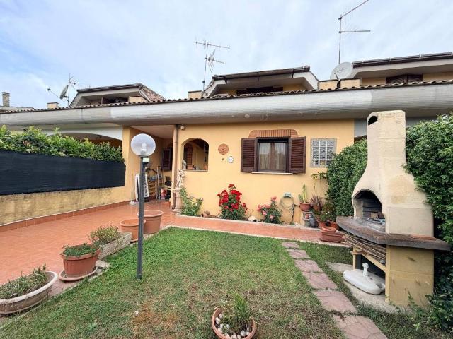 Villa Schiera in vendita a Nuova Florida, Roma Capitale