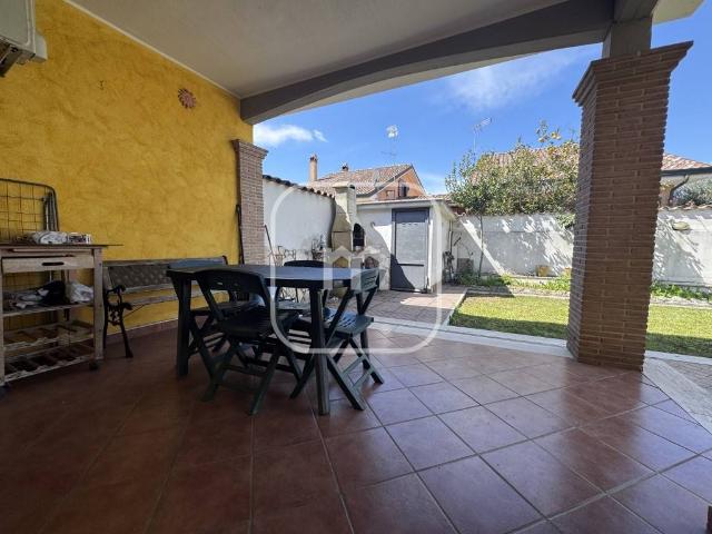 Villa Schiera in vendita a Nuova Florida, Roma Capitale