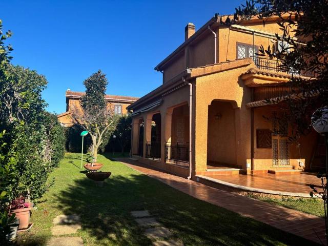 Villa Schiera in vendita a Colle Romito, Roma Capitale