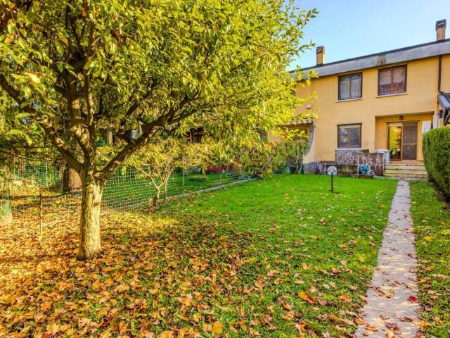 Villa Schiera in vendita a Arese, Lombardia