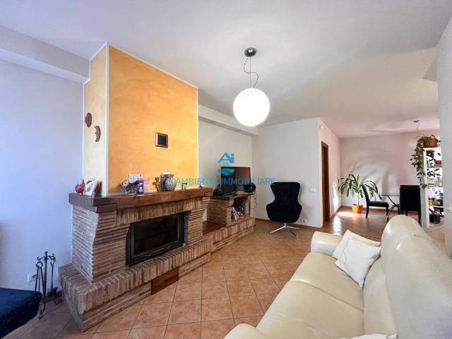 Villa Schiera in vendita a Palazzo Del Pero, Toscana
