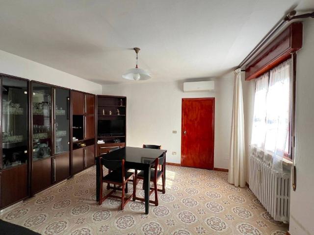 Villa Schiera in vendita a Argenta, Reggio Emilia