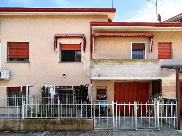 Villa Schiera in vendita a Argenta, Reggio Emilia