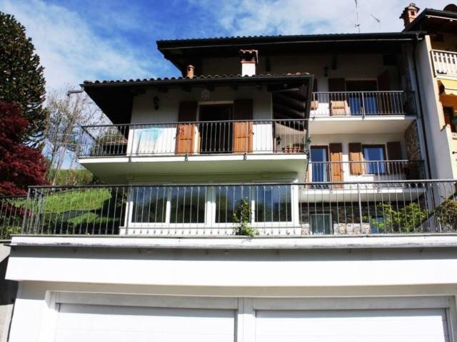 Villa Schiera in vendita a Sovazza, Armeno