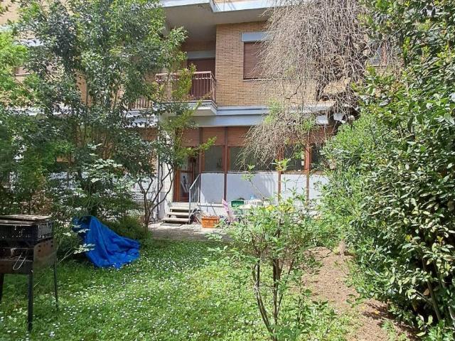 Villa Schiera in vendita a Santi Filippo e Giacomo, Marche