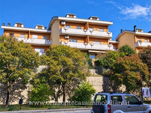 Villa Schiera in vendita a Brecciarolo, Marche