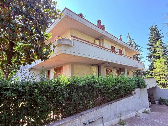 Villa Schiera in vendita a Brecciarolo, Marche