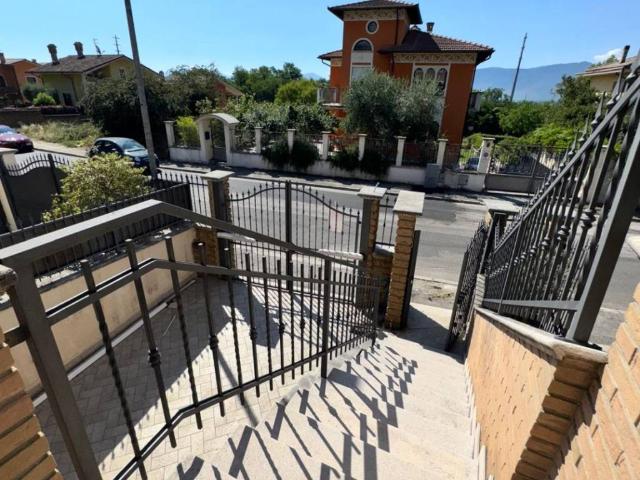 Villa Schiera in vendita a Avezzano, Abruzzo