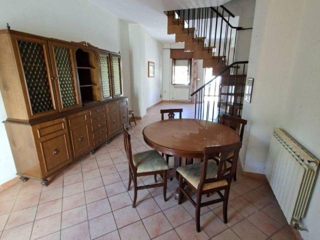 Villa Schiera in vendita a Avezzano, Abruzzo
