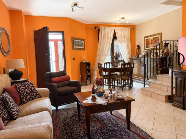 Villa Schiera in vendita a Avezzano, Abruzzo