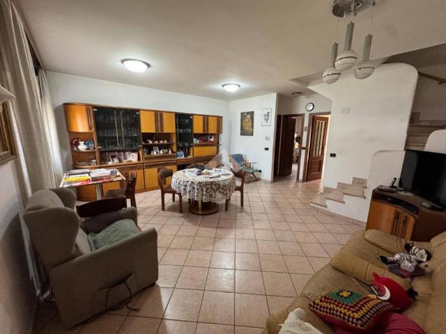 Villa Schiera in vendita a Avezzano, Abruzzo