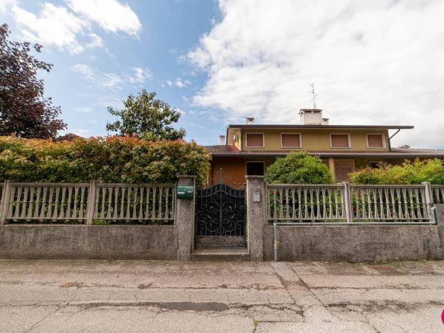 Villa Schiera in vendita a Aviano, Friuli-Venezia Giulia