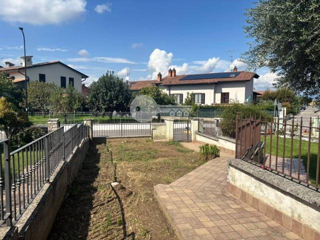 Villa Schiera in vendita a Azzano Mella, Brescia