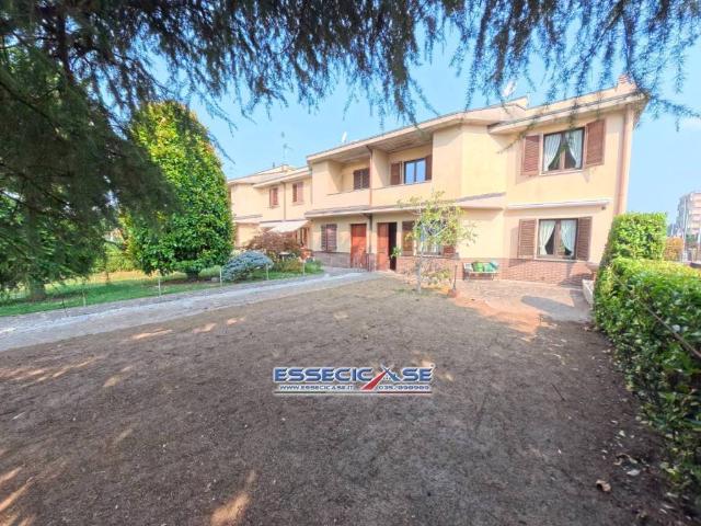 Villa Schiera in vendita a Azzano San Paolo, Lombardia