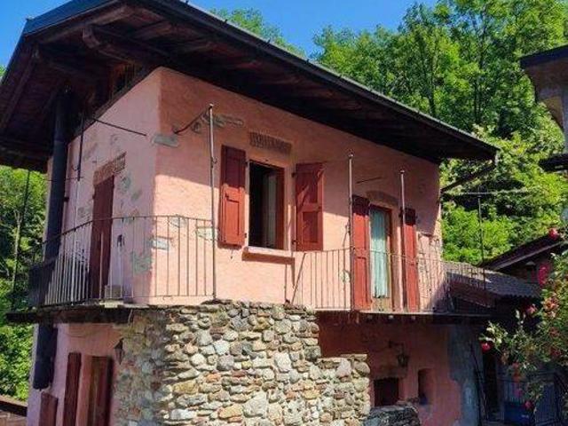 Villa Schiera in vendita a Comunità Montana Valli del Verbano, Azzio