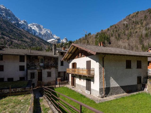Villa Schiera in vendita a Comunità Montana di Scalve, Azzone