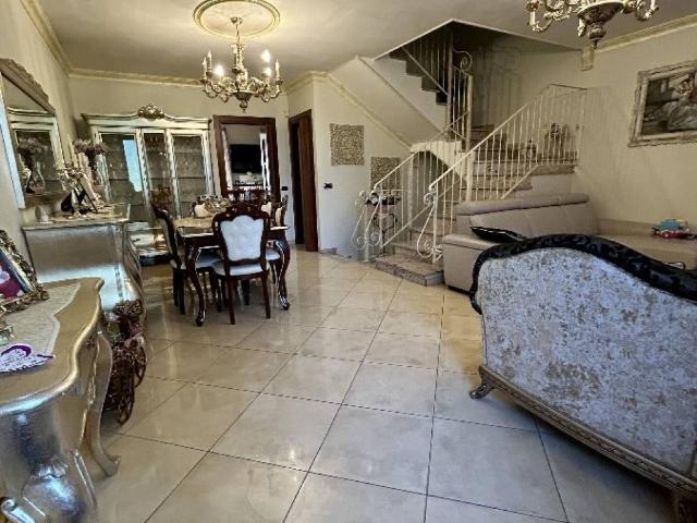 Villa Schiera in vendita a Terra di Mezzo, Re