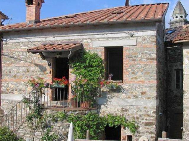Villa Schiera in vendita a Unione di comuni Montana Lunigiana, Bagnone