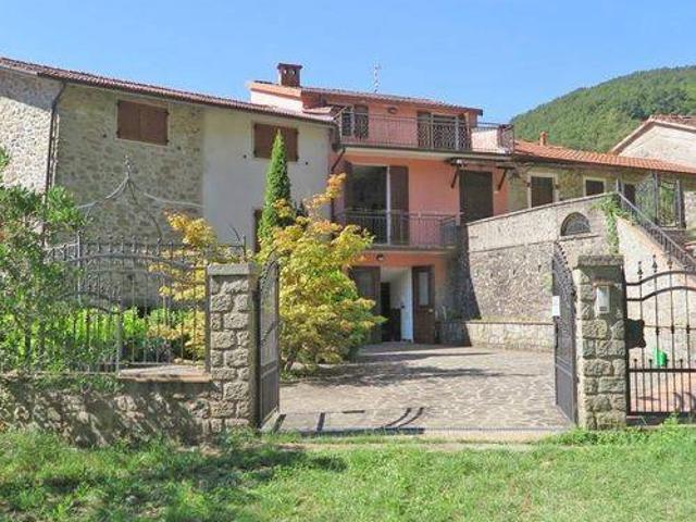 Villa Schiera in vendita a Unione di comuni Montana Lunigiana, Bagnone