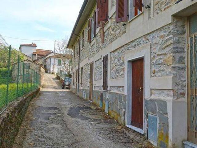 Villa Schiera in vendita a Unione di comuni Montana Lunigiana, Bagnone