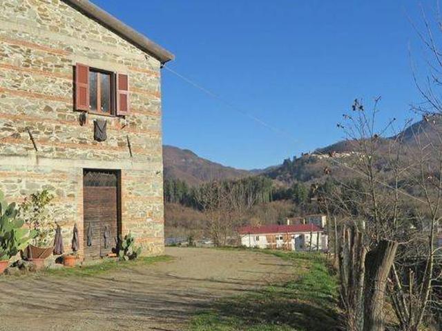 Villa Schiera in vendita a Unione di comuni Montana Lunigiana, Bagnone