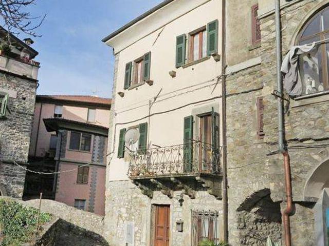 Villa Schiera in vendita a Unione di comuni Montana Lunigiana, Bagnone