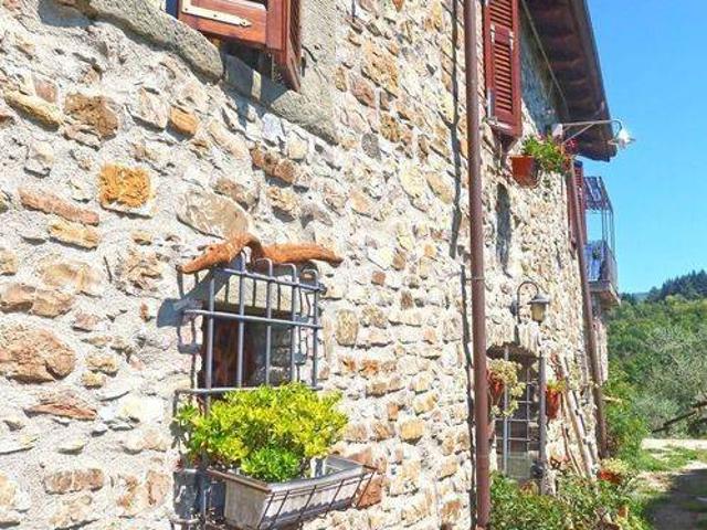 Villa Schiera in vendita a Unione di comuni Montana Lunigiana, Bagnone