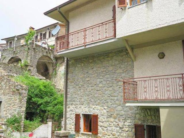 Villa Schiera in vendita a Unione di comuni Montana Lunigiana, Bagnone