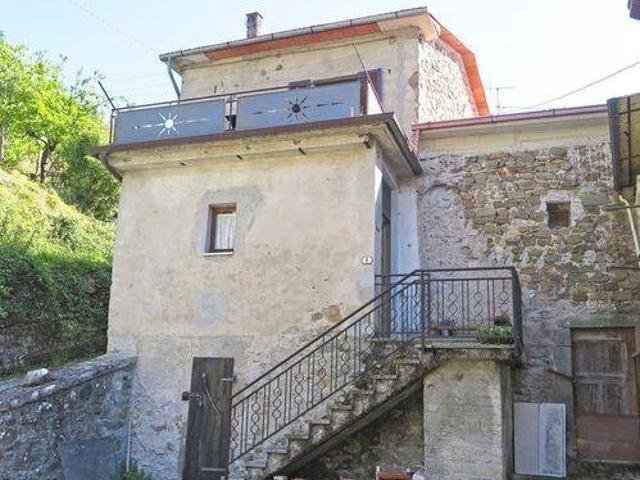 Villa Schiera in vendita a Unione di comuni Montana Lunigiana, Bagnone