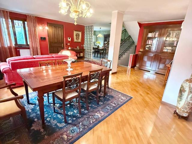 Villa Schiera in vendita a Piemonte, Torino