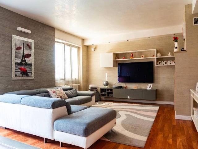 Villa Schiera in vendita a Villaggio Gorizia, Baranzate